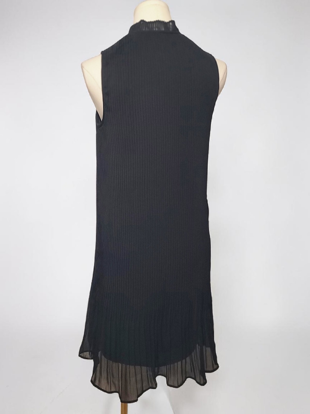 DKNY - Size 2 Sleeveless Black Pleated Lined Mini Dress - Picture 2 of 9